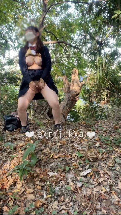 【18歳Gカップえりかの自撮り】☆彡公園の横は車がたくさん通る大通り！木の陰で道路に走ってる車はうっすらしか見えないけど、道路のすぐそばに立っておっぱい出してディルドオナニーしました！