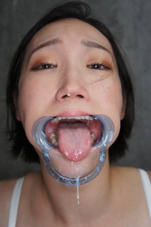 女体探検隊2　あかねの口　口の中を見られて興奮する変態人妻、自ら広げ刺激し喜ぶあかねさん  そんな変態素人人妻、皆さんお嫌いですか？　アクリル棒舐め、開口器、最高に刺激的です。