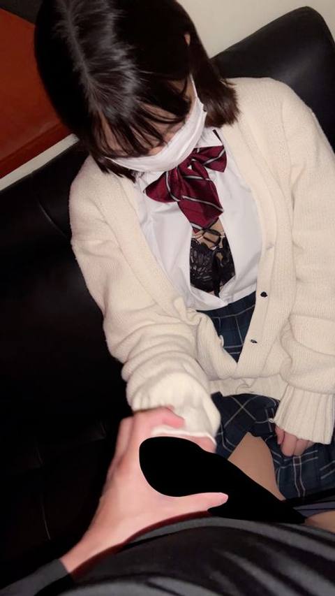 顔出し【個人撮影】幼さが残る割り切りオマ○コちゃんとの割り切り映像_おじさんにビビって怖がっているマ○コちゃんに種付け