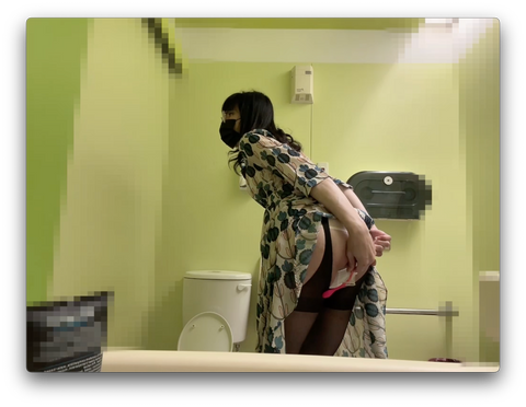 HA10一人で買い物に行って、トイレに入ってリモコンローターを挿入し、人前でスイッチを押し、その振動を我慢しながら歩いていました。トイレに走ってこっそり射精！