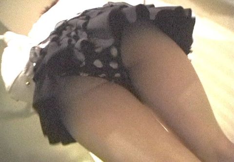 【生ドル・未修正】超敏感美人に生挿入2連発!!気持ちいいときだけ絶叫するわかりやすい20歳の純朴エロ美人!!たまらず太ももに大量射精!!未公開含むオリジナル版!!