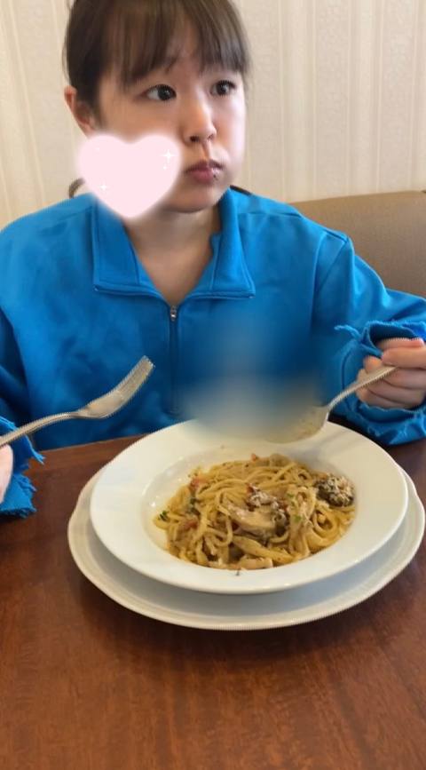 初めて大人のザー汁味わう彼女。貴方の*さんも大丈夫ですか？悪い大人に注意して下さい。