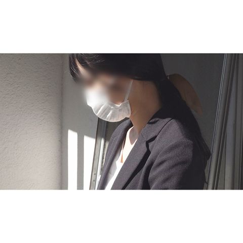 【胸チラ】*持ち事務さんの連発前屈み。世間話しながらの乳首チラは格別でした。