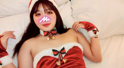 モデル体型の美乳さん20歳サンタコスで中出しエッチ