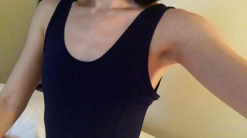 スレンダー不倫人妻とラブホでエロ撮影会-後編（チャック付きスクール水着の自撮り）