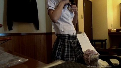 セーラー服コスプレに着替え（モデル生理中ナプキン有り）【素人オリジナル個人撮影会】