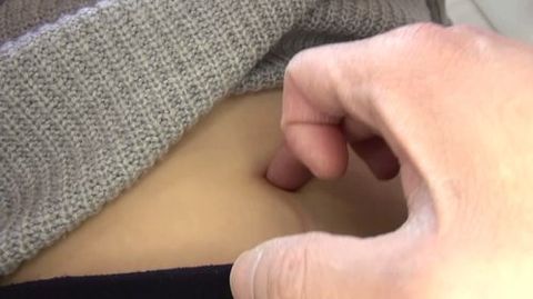 【へそフェチ個撮】あかりちゃんのおへそを羞恥接写&イタズラ撮り