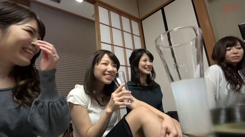 人妻飲み会ナマ中出し14