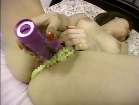 【人妻熟女】熟女の淫乱バイブオナニー＆３Ｐ中出しＳＥＸでマ●コの中は…白濁液☆【2本立て】