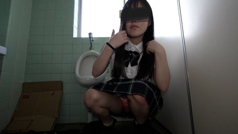 【レビュー顔出し特典】制服ギャルが便所で変態オナニー☆