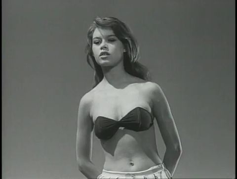ビキニの裸女（字幕版）