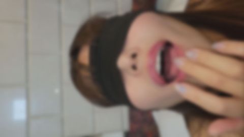 スポブラフェラおいしそうに口に出された精*を舐める