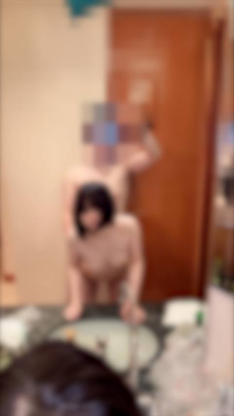 ハメ撮り【**大生】黒髪ボブの小**系part3。少し大人になった彼女は押しに弱いままでした。拒んでも拒み切れず、快感を求めて腰を振る濃厚生SEX。口内射精×１発、中出し×１発