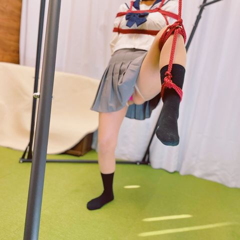 セーラー服脚吊り緊縛　Sailor suit leg hanging *******