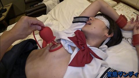 超絶エロい目隠しコスプレイヤーやみこちゃんとセーラー服ハメ撮り！！もちろん最後は生中出し（後編）【有】