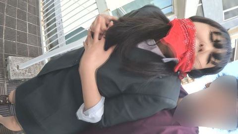 乳房猥褻鬼！「声を出すなよ」街頭で轡をされ怯え弄られるOL