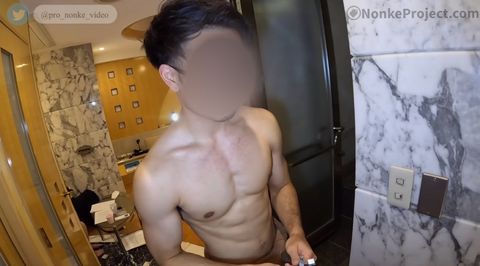男前細マッチョ君が目元マスクで生ハメセックスしちゃいます！