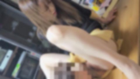 【個人】家庭と借金で疲れ切った奥さんをハッハ゜で現実逃避。理性も失い、寝ているコ.供の傍でも快楽に負けて腰を振ってしまう。