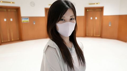 再び、、、再降臨、、、逸材降臨。Ｈカップ、、、国宝のオッパイ、、神乳、、完璧なスタイル、、２０才、逸材現る、、、外で、コンテナ横で、駅前の駐車場で歩行者いるのにカーセ