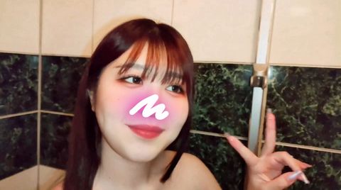 モデル体型の美乳さん20歳サンタコスで中出しエッチ