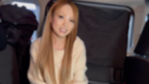 上品で丁寧なギャル人妻の長い爪で乳首責めされながらの車内フェラが気持ち良すぎて大量口内射精【個人撮影】