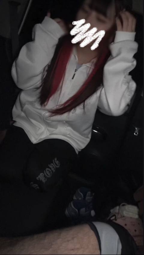 コンカフェ嬢が金欲しさに車内フェラ！！同棲してる彼氏さんがねた隙に自宅前に止めた車内に呼び出して車内フェラ