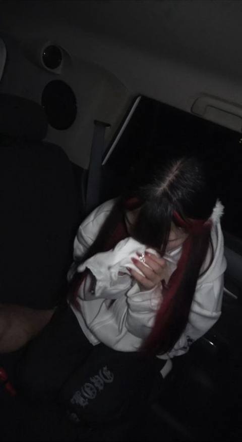 コンカフェ嬢が金欲しさに車内フェラ！！同棲してる彼氏さんがねた隙に自宅前に止めた車内に呼び出して車内フェラ