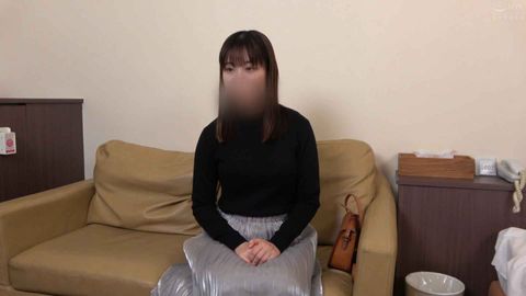 【素人】清楚なスレンダー美人お*さん。照れながらもスレンダーボディをイタズラすると超敏感で感じちゃってました。