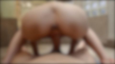【顔出し】ヌルヌル軟体杭打ちプレス。その後ベランダ公開SEX。「車を運転してる人達見てますか？」ヌキ所満載。デカクリ『極』スレンダー20歳