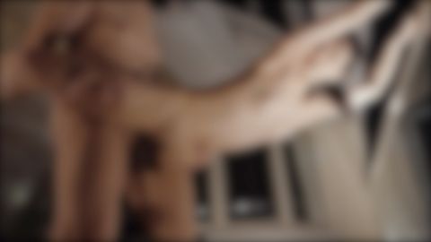【顔出し】ヌルヌル軟体杭打ちプレス。その後ベランダ公開SEX。「車を運転してる人達見てますか？」ヌキ所満載。デカクリ『極』スレンダー20歳
