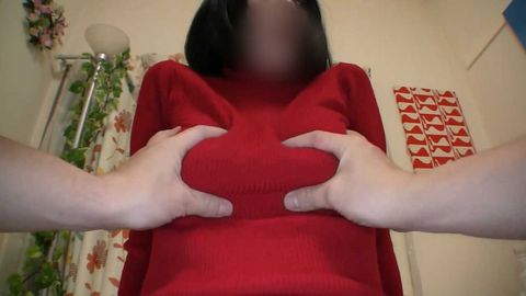 【素人】清楚で大人しい巨乳ニット**。カメラの前で照れながらもおっぱい揉まれて感じまくりです。