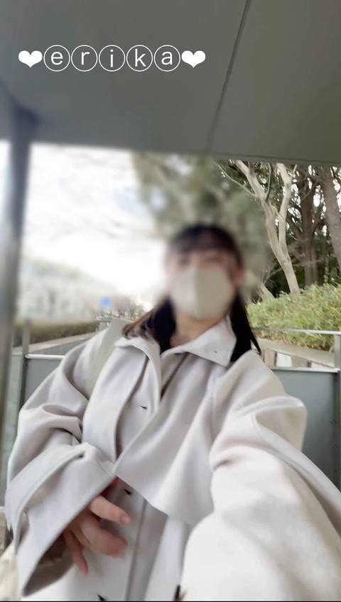 【18歳Gカップえりかの自撮り】☆彡 前回のを再挑戦！人が多くて断念した広場の階段下で全裸コートでディルドオナニー！！人も来ちゃってドキドキ！エレベーター乗って裸になって下に降りてそのまま扉が…///