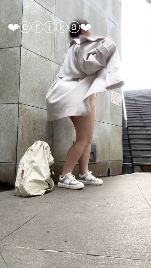 【18歳Gカップえりかの自撮り】☆彡 前回のを再挑戦！人が多くて断念した広場の階段下で全裸コートでディルドオナニー！！人も来ちゃってドキドキ！エレベーター乗って裸になって下に降りてそのまま扉が…///