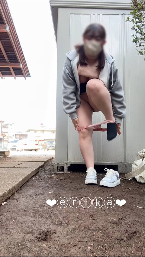 【18歳Gカップえりかの自撮り】☆彡 住宅街の物置の陰に隠れてディルドオナニー！おまんことお尻の穴もアップでそこから本気汁が、、クチャクチャの音も凄くて途中人が来て、、スリル満点でした…///