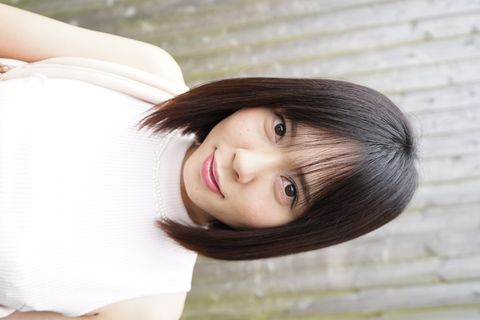 成瀬まりかちゃんのへそ観察と綿棒でお掃除