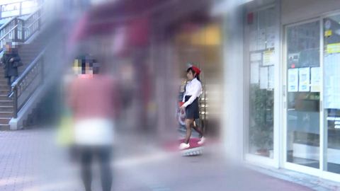 勤務先のすぐ傍でイキまくるパティシエ！初めての電マの刺激にイキまくって大絶叫♪