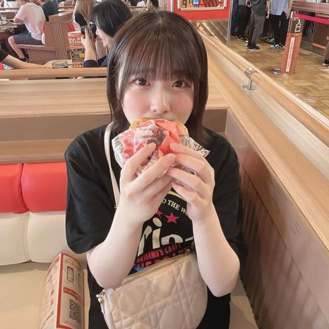 大:生のゆいちゃんが小さい体で全てを受け止めます！太陽光の降り注ぐ明るい部屋でキスしまくりの全て丸見え大胆セックス！