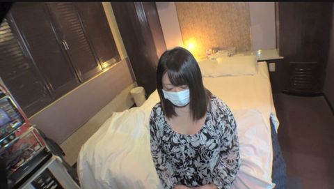 昔からの知り合いと飲んだ帰りに勢いでラブホに入って急遽スマホでハメ撮り撮影