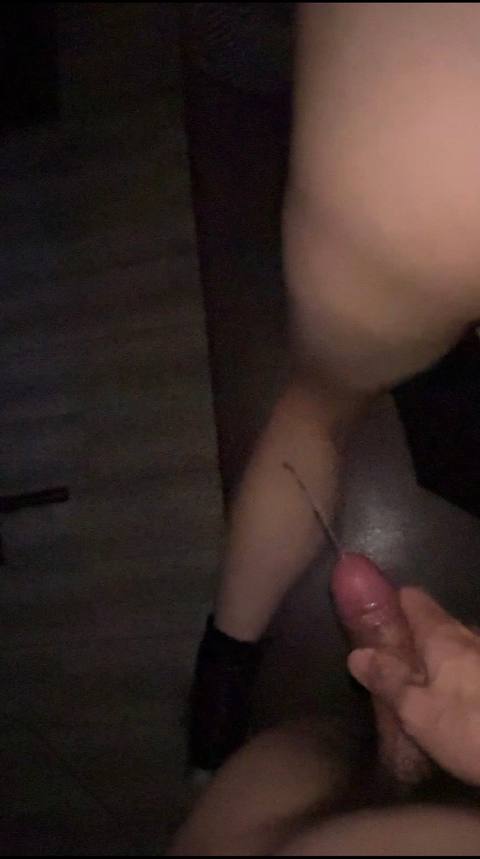 取引先の美人営業**とカラオケボックスでセックス