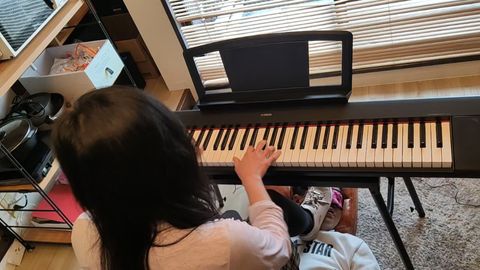 レビュー特典あり！さなちゃんのピアノで顔面ペダル　スニーカー編VOL1