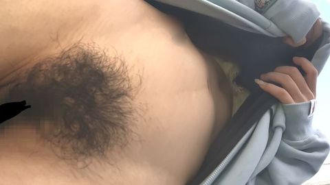 原宿ストリートスナップでコッソリ★胸チラ★パンチラ★パンティずらし外性器撮り成功！03「ガールズバンド系、うっかりモロマン」
