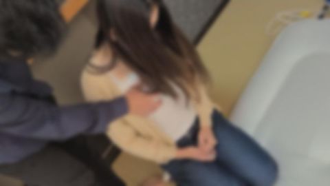 【個人】至急で金が欲しいオンナを都内某所の空部屋で斡旋した一部始終。一度は拒絶するも結局は他に頼れず、素人マニアの変態客に**され***る。