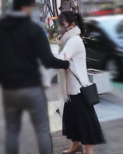 【個人】身体を捧げて滞納を繰り返す、美乳でクビレのポニーテール若妻。公園での**友会の帰りを**し、車とホテルで利息分を執拗に搾り取る。※音量注意※
