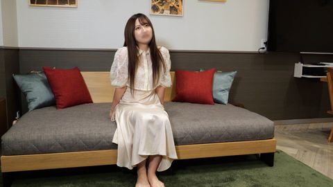 【無修正】嫌な顔をしながらチャイナドレスを着せ替え。細いスレンダー美ボディ。華奢な美マンを密着し奥深く高速ぺろぺろ。