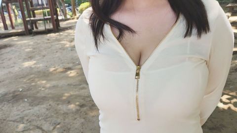 デカパイの申し*！！大迫*すぎる乳房ブルンブルン揺らして誘惑してくる痴女ギャルなの～☆