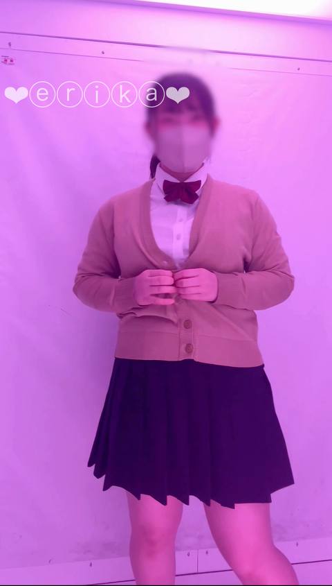 【18歳Gカップえりかの自撮り】☆彡 プリクラ機の中ででエロい写真撮りながらディルドでオナニーもしちゃいました！！出来上がり写真にドキドキ笑 めっちゃ恥ずかしかったー