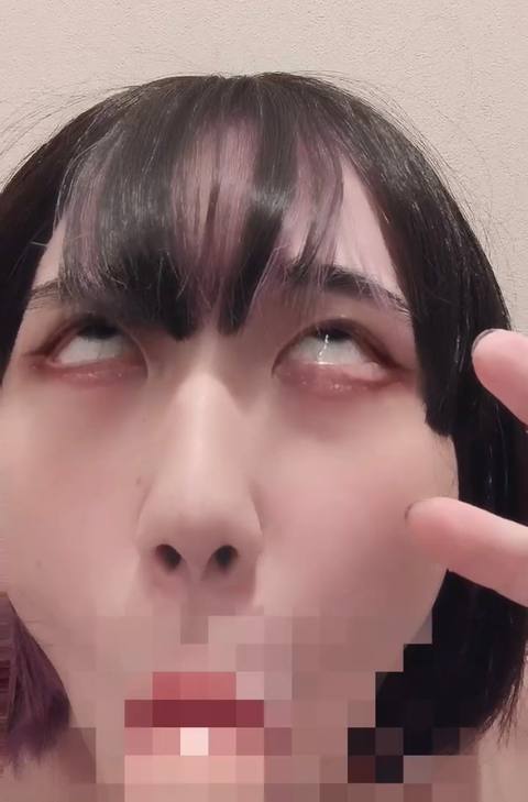 【野外露出/喉奥射精】嫌々チ〇カスお掃除！例のメンヘラ美女を呼び出し中年男の蒸れたチンポをアへ顔ピースで顔面崩壊させながら喉奥射精まで決めちゃいました。