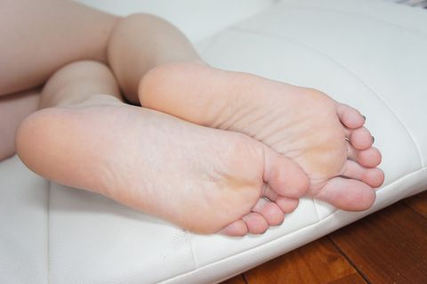 女体探検隊68　えりかの足裏　足の裏を見られて興奮する変態女えりかさんの足の裏を4K画質でとことんお見せします。誘うように足で遊ぶえりかさん、足裏を見せて挑発する変態女　オリジナル撮り下ろし作品