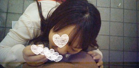 ≪援隠17≫27歳巨乳アパレル店長/公園トイレでフェラ口内発射(眼鏡型カメラ)
