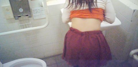 ≪援隠17≫27歳巨乳アパレル店長/公園トイレでフェラ口内発射(眼鏡型カメラ)